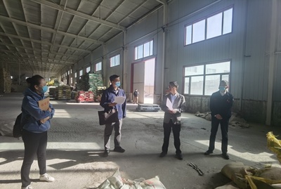 第二師鐵門(mén)關(guān)市嚴(yán)格落實(shí)國(guó)家化肥商業(yè)儲(chǔ)備核查，確保春耕物資供銷保障有力